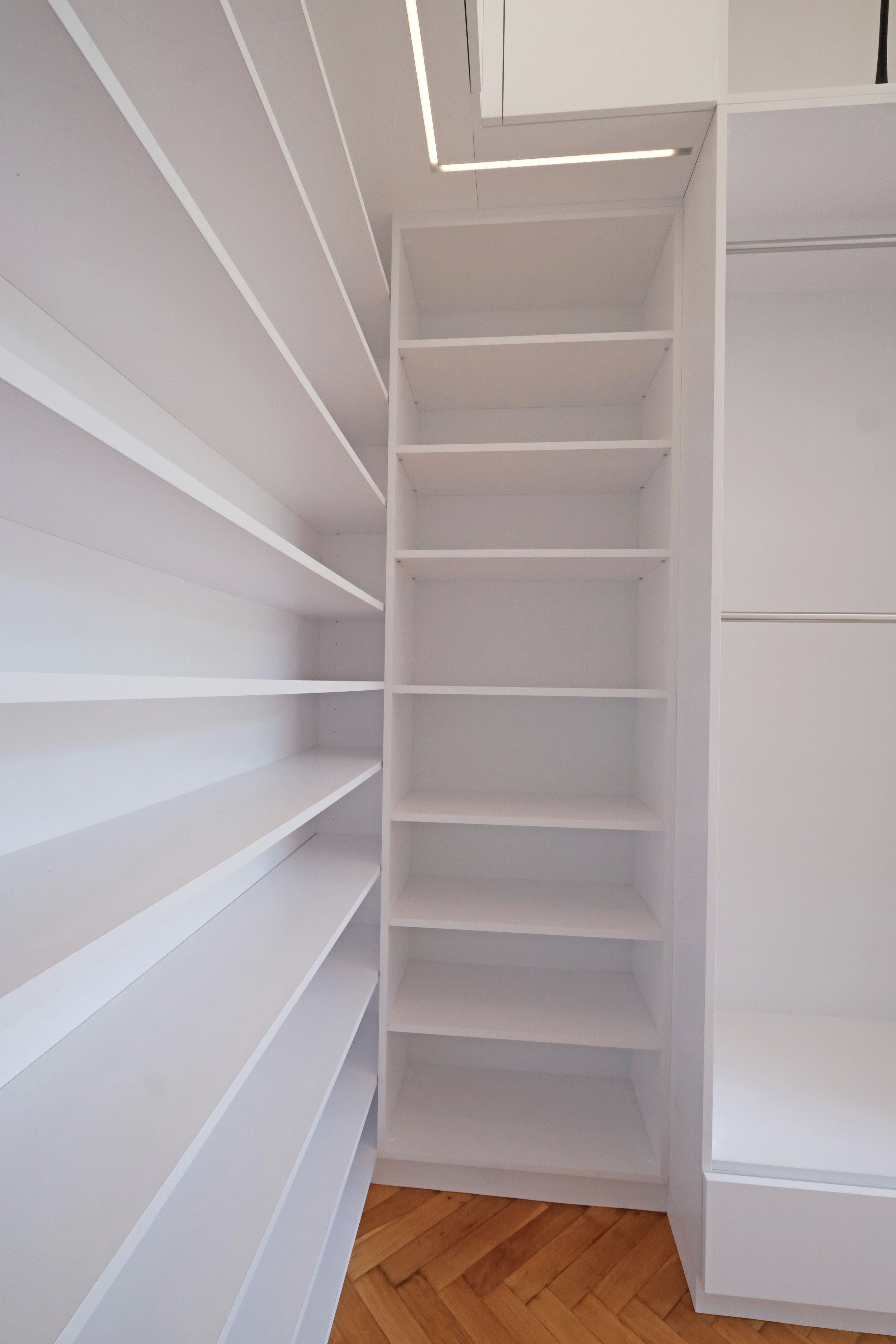 Adaptierung und Umgestaltung Mietwohnung S, Wien 19, Ankleidezimmer, Schrankmöbel, Schuhfach